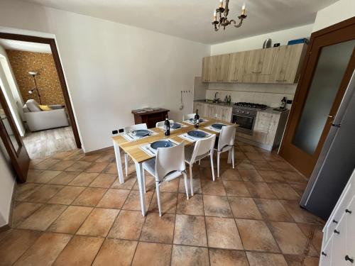 Kuchyň nebo kuchyňský kout v ubytování Case Vista Alta Langa, La Cascina