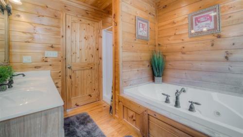 Koupelna v ubytování Pinecrest Lodge - Views in Aska Adventure Area