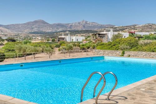 Πισίνα στο ή κοντά στο Villa Anna with seaview of Naxos