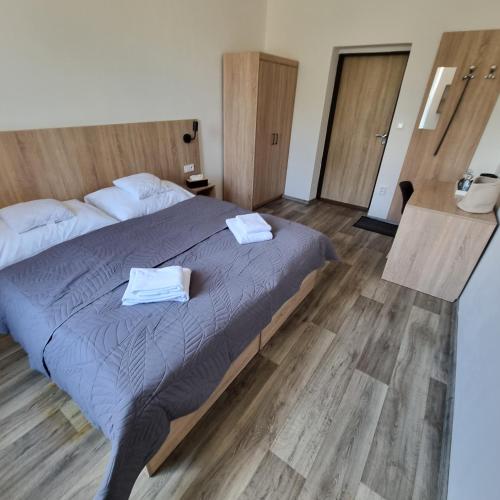 Postel nebo postele na pokoji v ubytování Penzion Brothers U Koňa