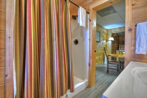 Ένα μπάνιο στο A Birds Eye View - Blue Ridge GA - Pet Friendly