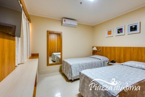 Cama ou camas em um quarto em Piazza diRoma Incluso o acesso ao Acqua park todos os dias, exceto no dia do check-out