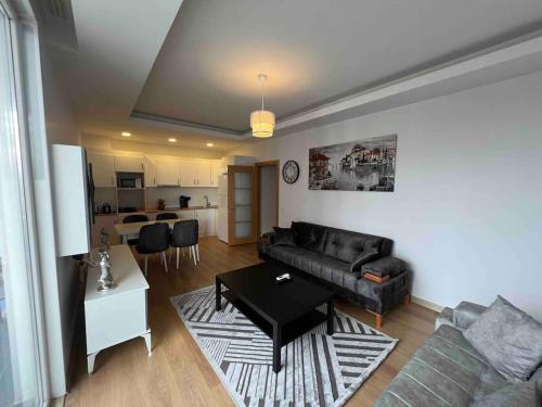 Η κουζίνα ή μικρή κουζίνα στο Cozy Homes - 2 Rooms & 1 Living room Apartment