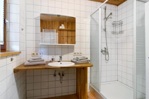 Ένα μπάνιο στο Fewo mit Terrasse und Garten