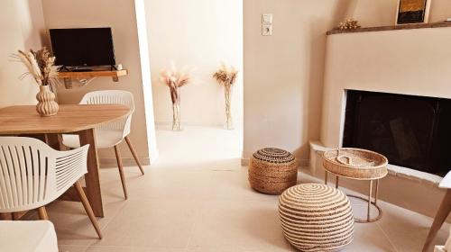 TV a/nebo společenská místnost v ubytování Boutique Athensairport Apartments