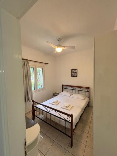 Ένα ή περισσότερα κρεβάτια σε δωμάτιο στο Villa Harris