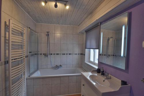 Koupelna v ubytování Gasthaus Chalet Mur