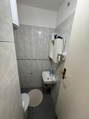 Apartments and rooms Lenaにあるバスルーム