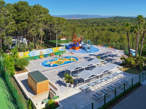 Bazén v ubytovaní H10 Mediterranean Village alebo v jeho blízkosti