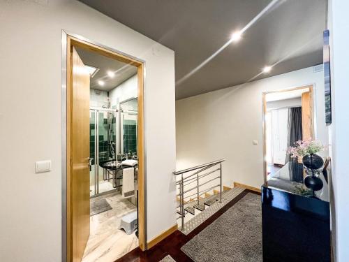 a hallway with a door leading to a bathroom at Casa Atlântico - 5 minutes from the beach in Viana do Castelo