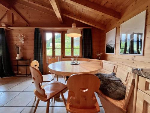 Fotografie z fotogalerie ubytování zentrale, gemütliche Wohnung im Schweizer Stil I Bergblick v destinaci Adelboden