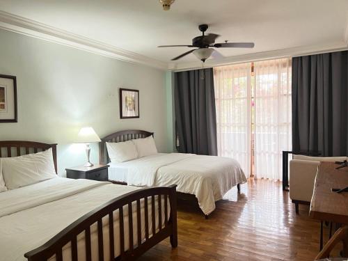 Forest Lodge at Camp John Hay 001a