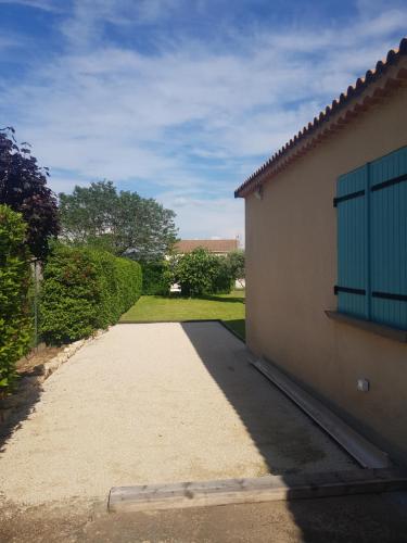 Zdjęcie z galerii obiektu Maison arborée dans le village de Megier w mieście Sabran