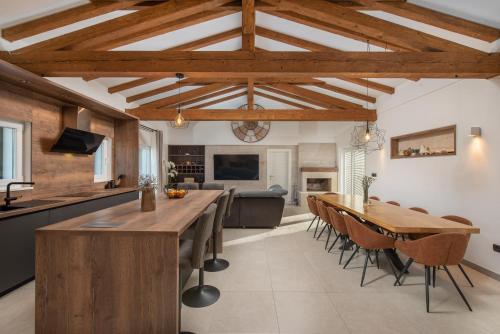 Η κουζίνα ή μικρή κουζίνα στο Villa Unika heated 39m2 Pool, Jacuzzi, Sauna