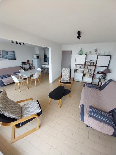 DOUBLE TERRASSE EN 1ERE LIGNE MER, DERNIER ETAGE