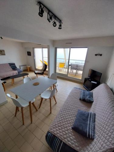 DOUBLE TERRASSE EN 1ERE LIGNE MER, DERNIER ETAGE