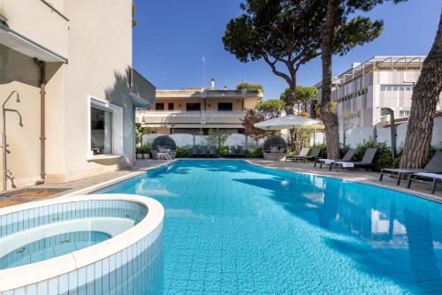 Bazén v ubytování Hotel Adriatica con Piscina nebo v jeho okolí