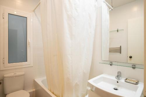 Ванная комната в Beautiful apartment with terrace in Barcelona