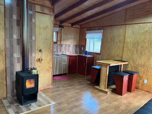 a kitchen with a stove in the middle of a room at Ruta Archipiélago in Ancud