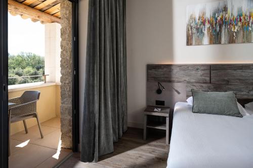 Una cama o camas en una habitación de Mas De La Senancole