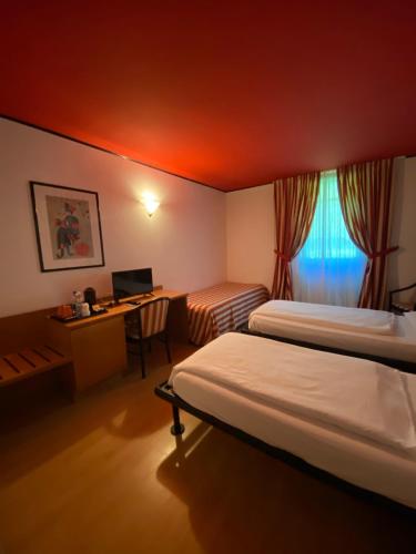 Postel nebo postele na pokoji v ubytování Albergo Aprica Garni