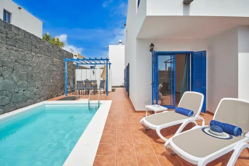 Villa María del Mar 2 Minutes to supermarkets, 10 minutes to Marina Rubicón, Pool, High Speed WiFi