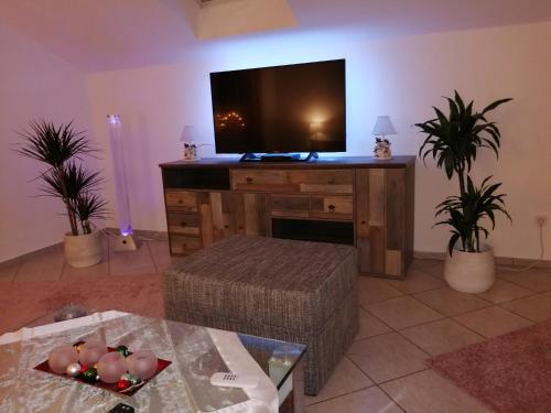 Galeriebild der Unterkunft Belle Etage geräumige Ferienwohnung mit Pool und Sauna in Lorsch