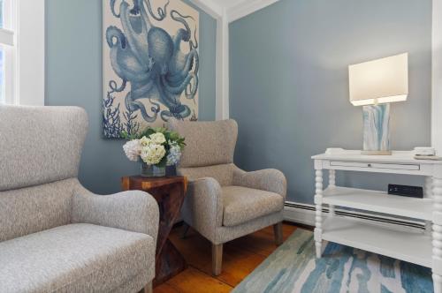Khu vực ghế ngồi tại Carlisle House Inn