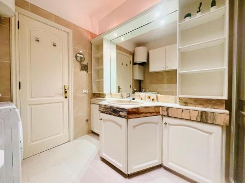 Phòng tắm tại Casa HUGO - ocean view, quiet pool, fibre net, los Gigantes