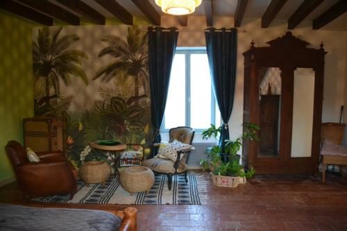 Khu vực ghế ngồi tại La Petite Ferme