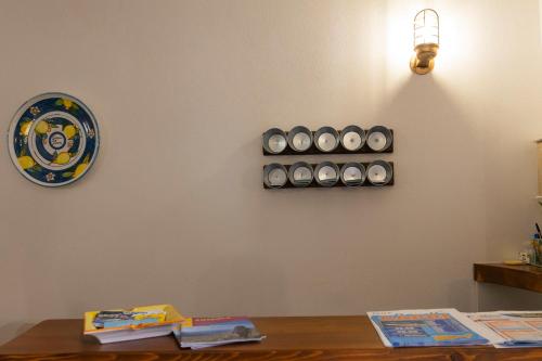 a room with a table with a clock on the wall at Greenlove in Agerola