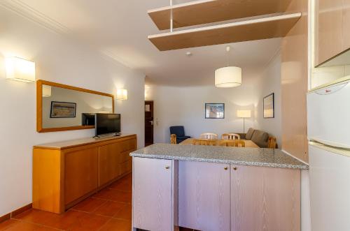 Η κουζίνα ή μικρή κουζίνα στο TURIM Estrela do Vau Hotel