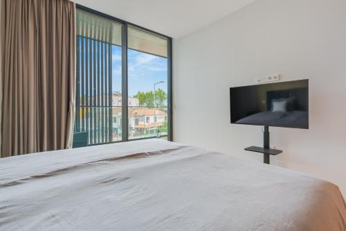 Chic Two-Bedroom En Suite in Central Town - Savoy Residence