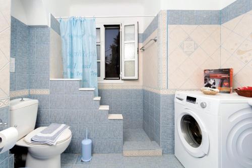 Et badeværelse på Callisto Plus Villa 1st and ground floor