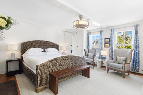 Giường trong phòng chung tại Carlisle House Inn