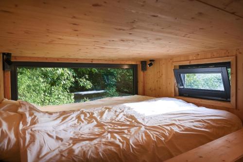 En eller flere senge i et værelse på Green Tiny Village Harz - Tiny House Nature 14