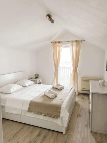 CozyHouse79 3-bedroom with gym photo 2