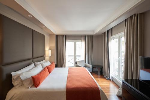 Postel nebo postele na pokoji v ubytování Carles Hotel