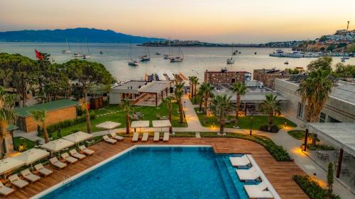 an overhead view of a pool with a view of the water at Suum Bodrum Hotel & Beach - Adult Only in Bodrum City