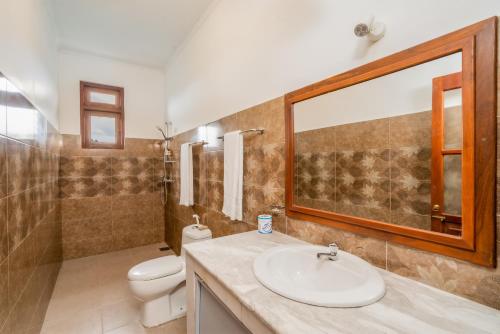 a bathroom with a sink and a toilet at Kandy City Oasis Hotel in Kandy
