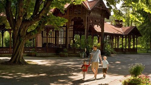a man and a child walking in front of a building at Schöne Ferienwohnung in Schottwien