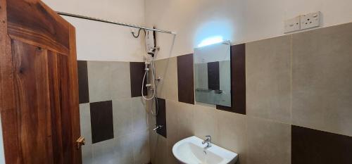 Un baño de The Escape, Minuwangoda