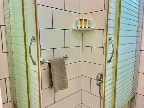 Et badeværelse på Bungalow Caserio 48 by SunHousesCanarias