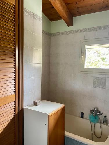 a bathroom with a tub and a sink and a window at La Beata Giovanna in Mesagne