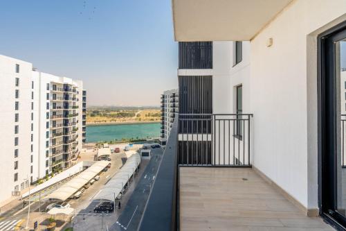 Μπαλκόνι ή βεράντα στο BohoChic YasIsland: Beside “F1”
