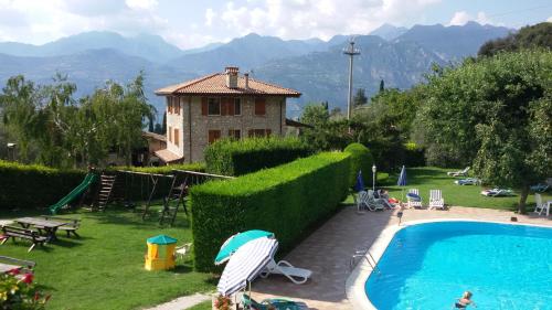 Bazén v ubytování Residence Val Di Monte nebo v jeho okolí