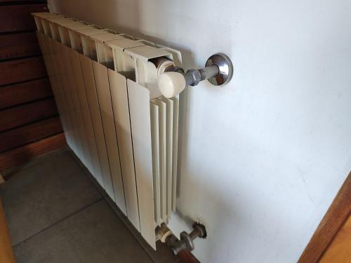 a radiator on the side of a wall at Posada Mia Nonna in Villa General Belgrano