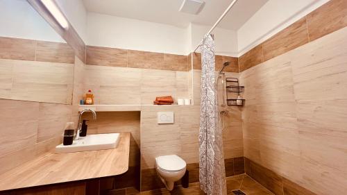 a bathroom with a toilet and a sink and a shower at IMBACHHORN Pension in den Alpen in Fusch an der Glocknerstraße