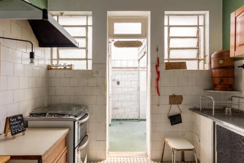 Kuchyň nebo kuchyňský kout v ubytování Chez Zany Boutique Hostel - Santa Teresa
