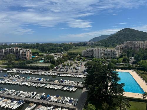 Cozy 2-rooms apartment in yacht port Cannes Marina